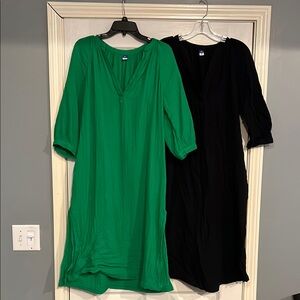 Green and Black V-Neck Midi Dresses